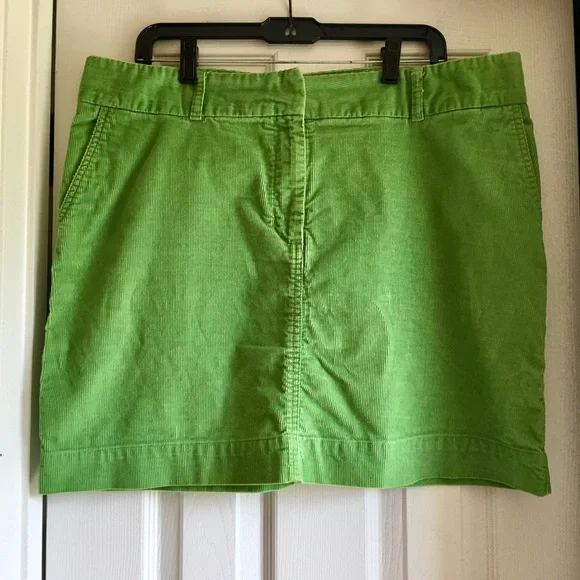 Vibrant lime colored Vineyard Vines skirt! - Picture 1 of 7